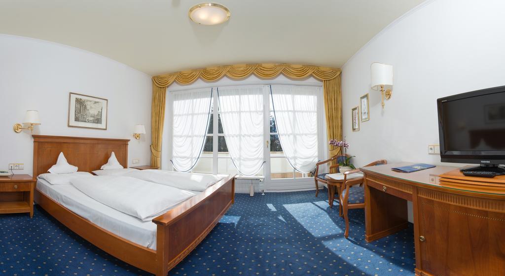 Park Hotel Bellevue Dobbiaco Habitación foto
